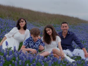 Book your Texas bluebonnet photoshoot at scenic Muleshoe Bend Park for stunning natural backdrops