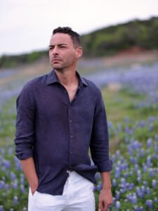 Book your Texas bluebonnet photoshoot at scenic Muleshoe Bend Park for stunning natural backdrops